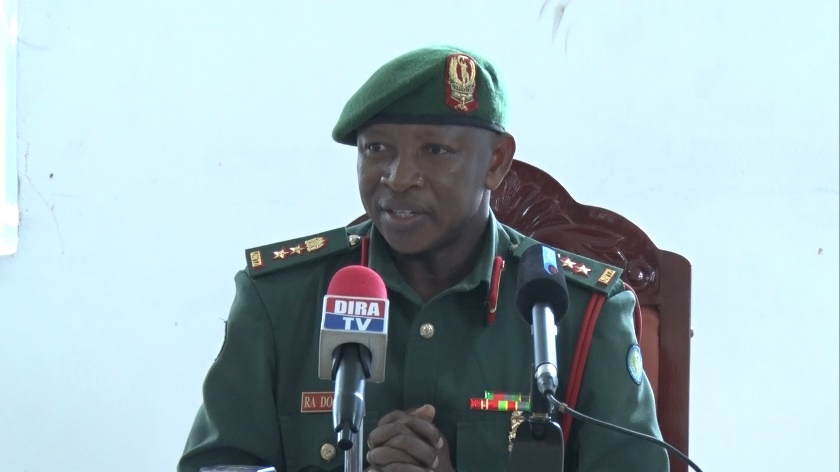 Msemaji wa Jeshi azungumza na waandishi wa habari.
